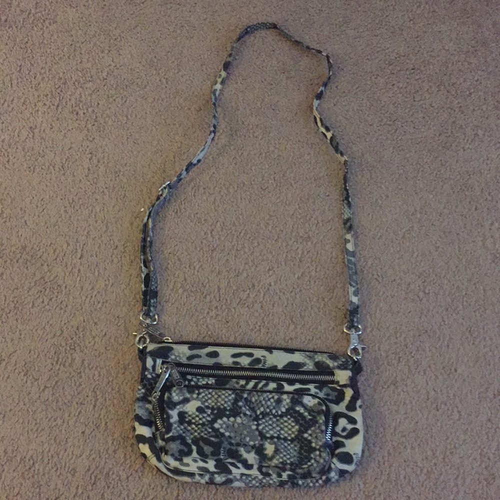 Pink vs cross body bag !